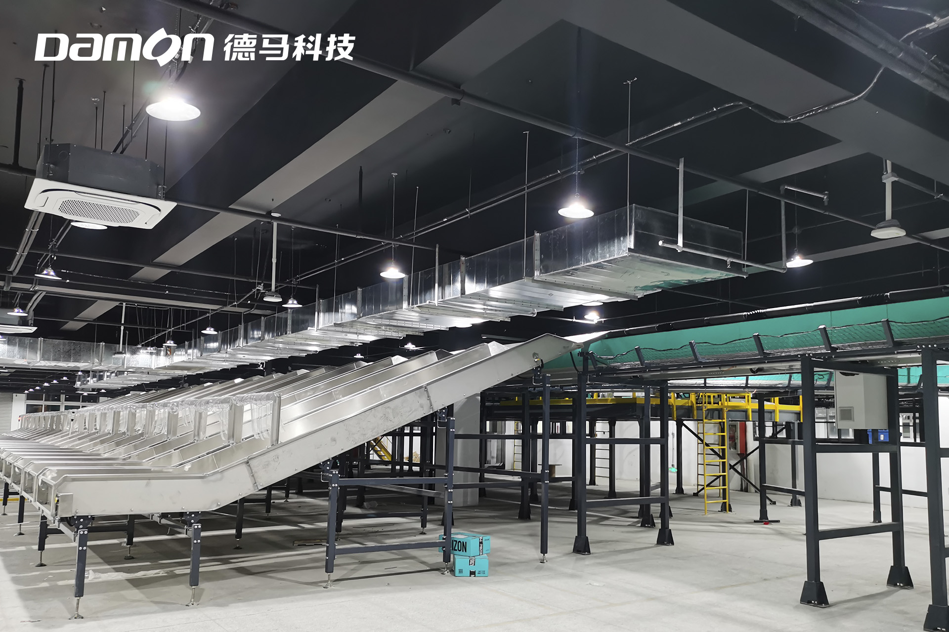 交叉帶分揀機(jī)-加LOGO.jpg